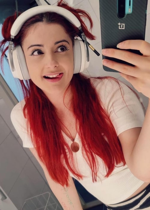 Annie Fuchsia Height, Weight, Age, Body Statistics