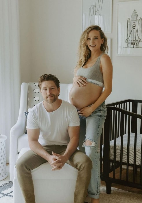 Chris Lane&nbsp;with his wife in May 2021