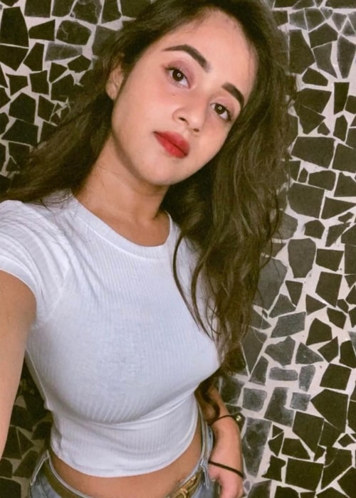 Deepthi Sunaina Height, Weight, Age, Body Statistics