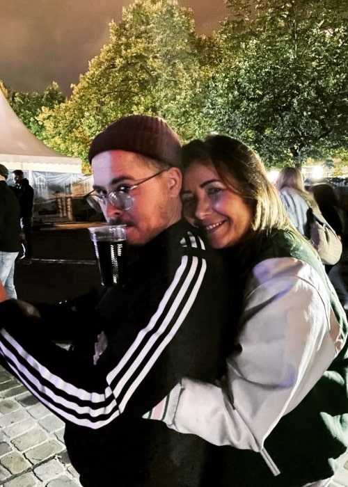 Gustav Sch&auml;fer as seen in a picture with his wife Linda in December 2022