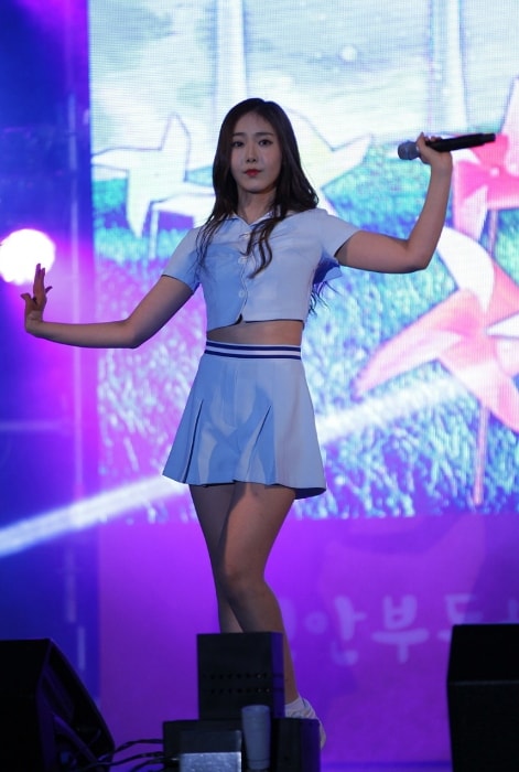 Hwang Eun-bi (SinB) Height, Weight, Age, Body Statistics